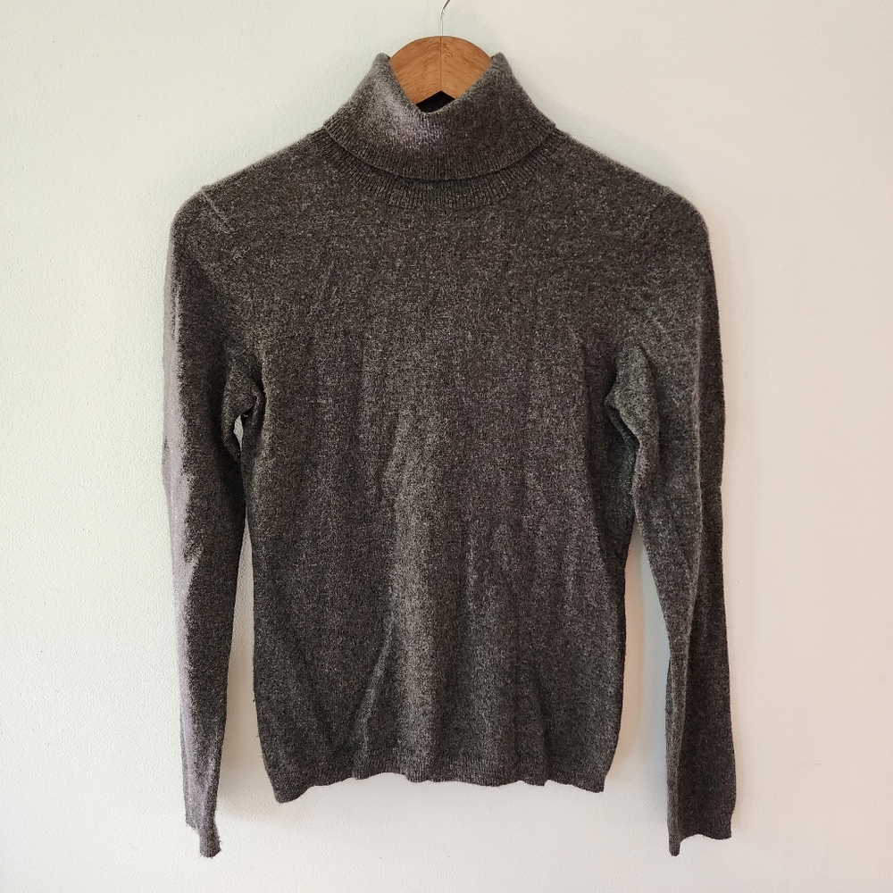 Lark & Ro Cashmere Gray Turtleneck Sweater